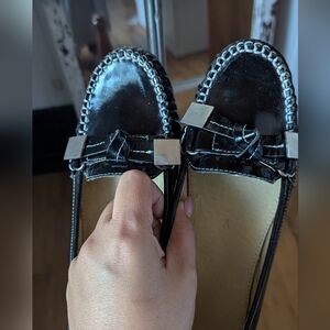 Patent‎ leather loafer